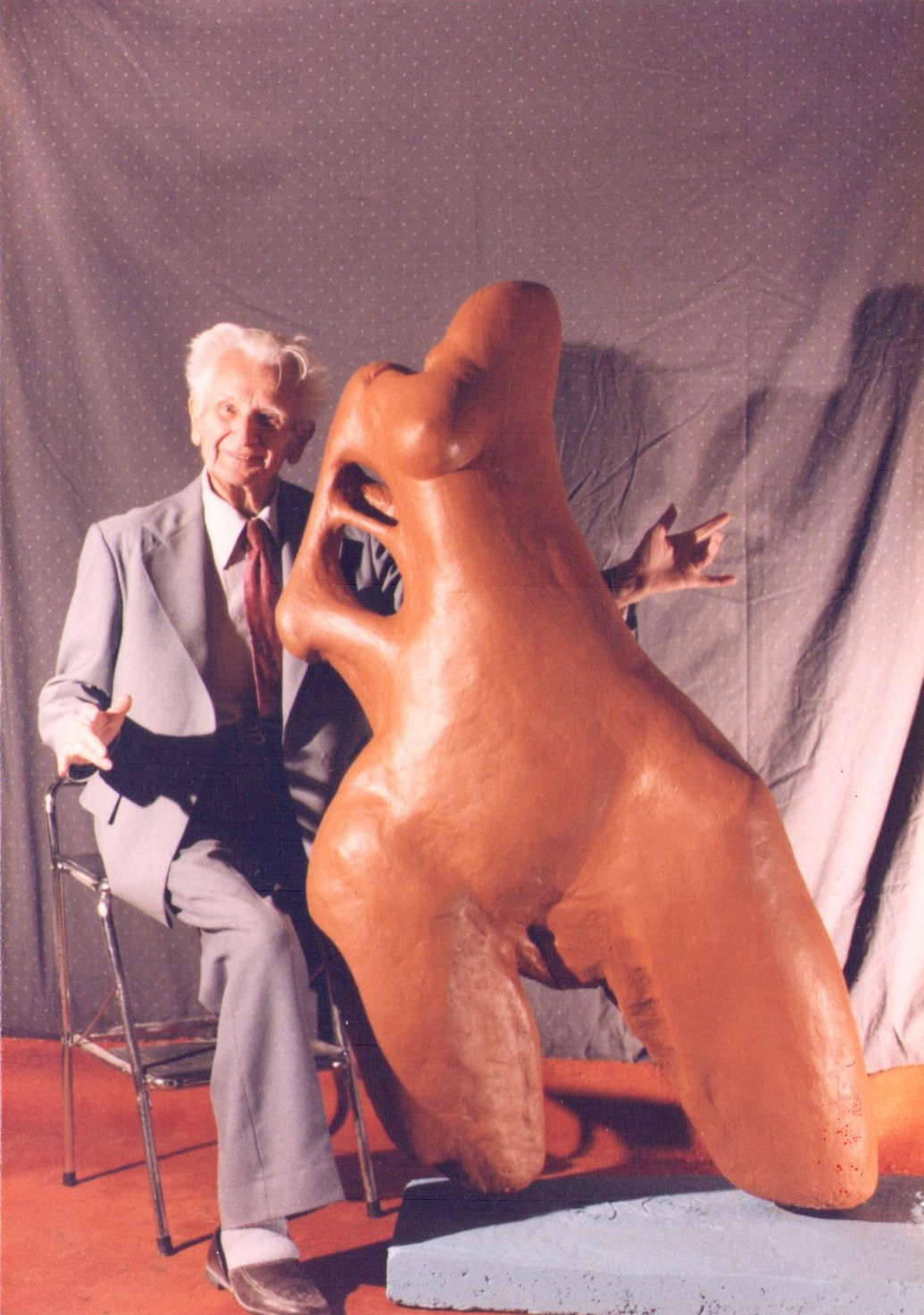 Stanisław Szukalski w 1987 roku, źródło: Salon Dzieł Sztuki Connaisseur