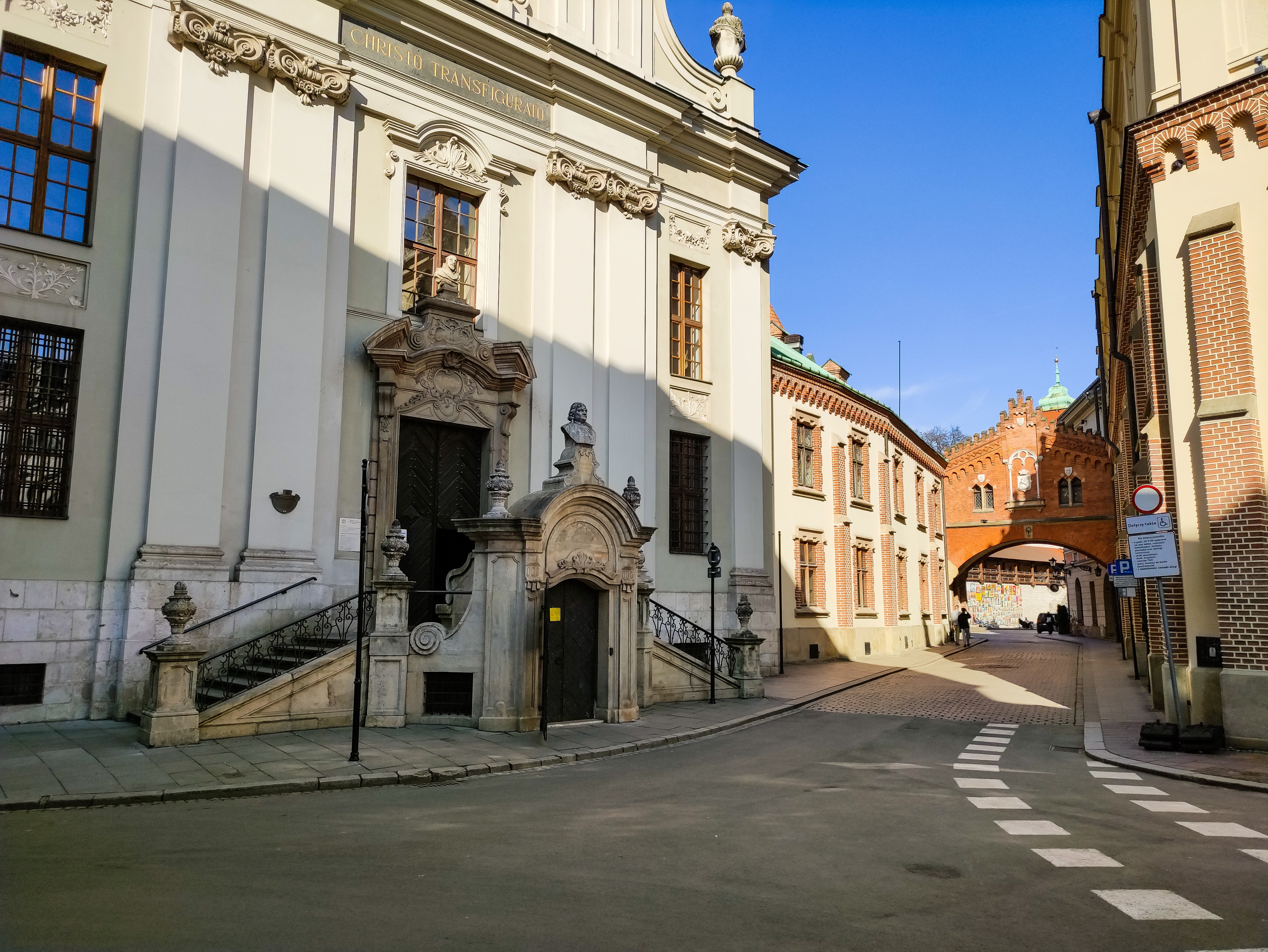 Ulica Pijarska z fasadą kościoła Przemienia Pańskiego, źródło: archiwum autorki