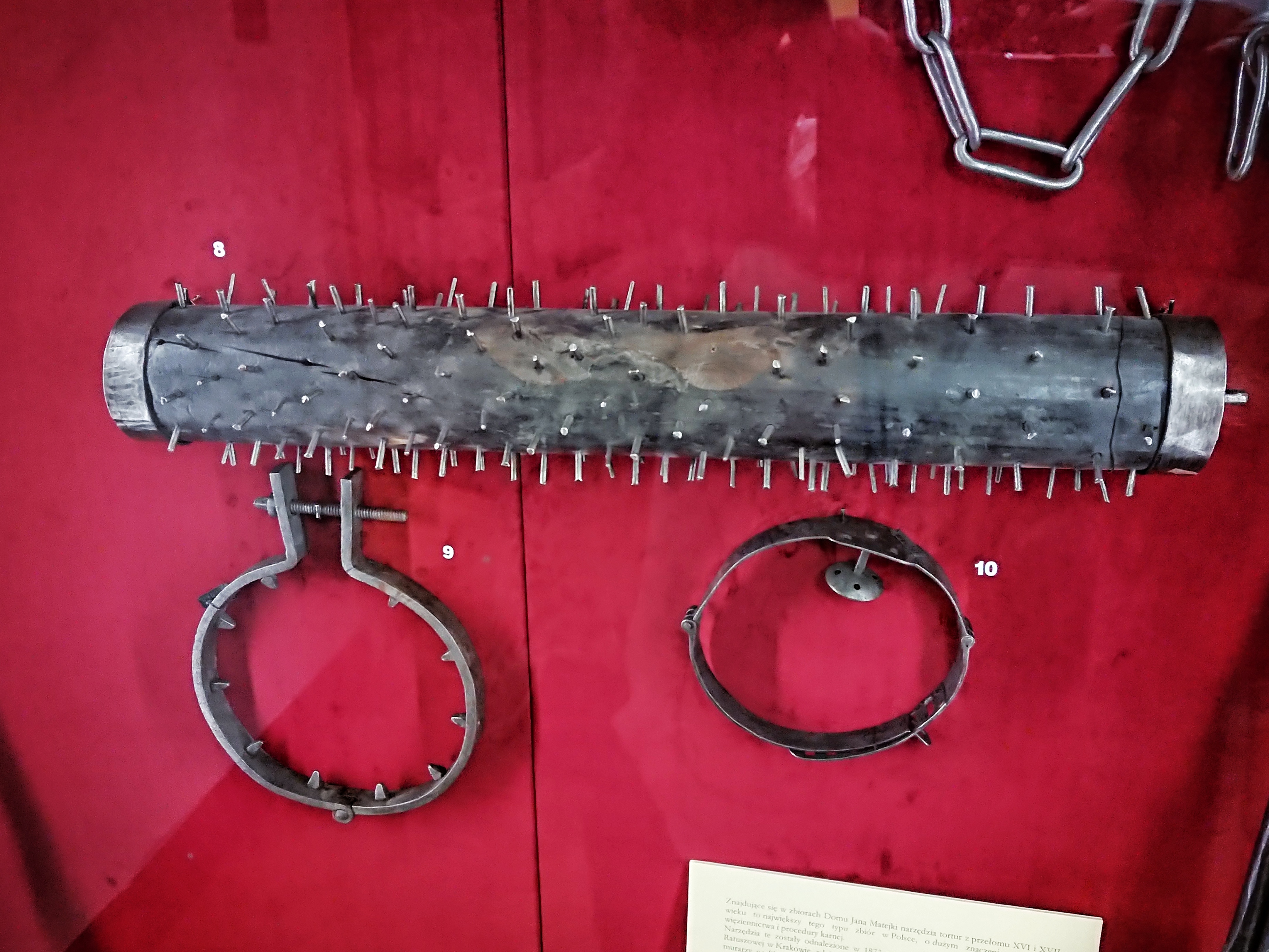 Narzędzia tortur na ekspozycji w Domu Jana Matejki, źródło: archiwum autorki