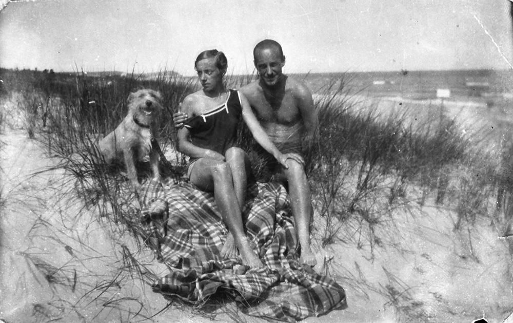 Władysław Strzemiński i Katarzyna Kobro na plaży w Chałupach w 1928 roku, źródło: Muzeum Sztuki w Łodzi