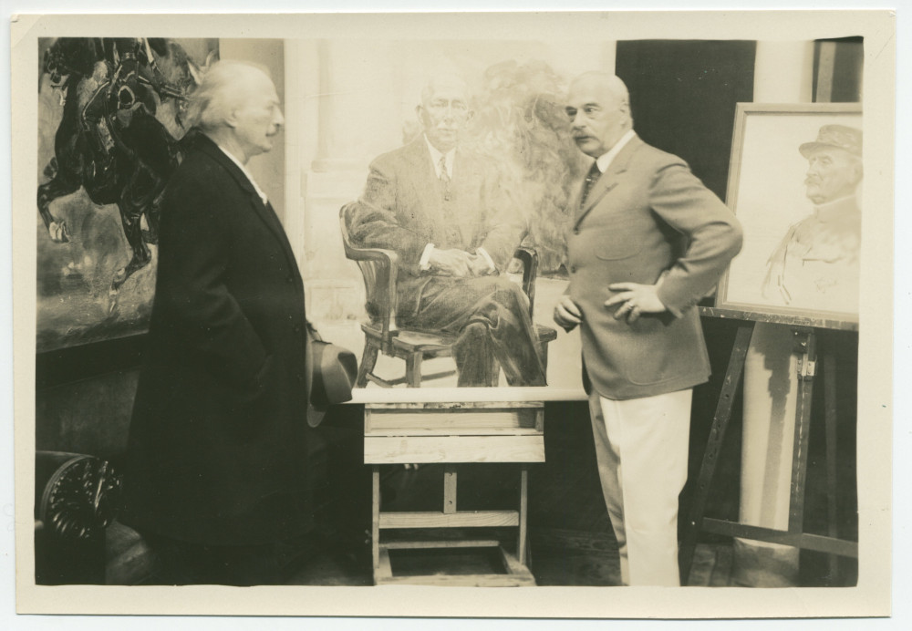 Ignacy Paderewski i Wojciech Kossak w pracowni artysty na tle portretu pułkownika House'a, źródło: Musée Paderewski, Morges