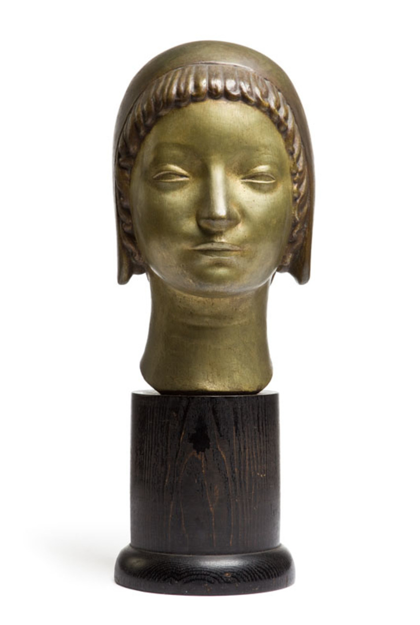 Henryk Kuna (1879-1945), "Głowa dziewczyny w kapturku" - odlew brązowy współczesny; podstawa drewniana w formie walca, źródło: Desa Unicum