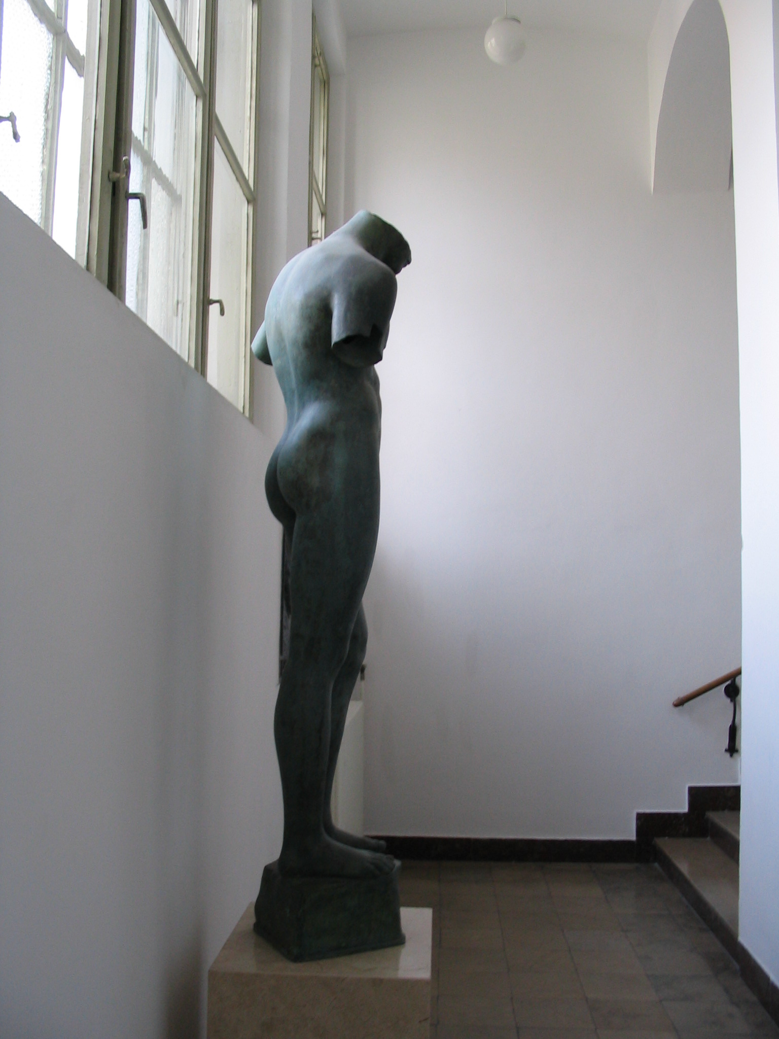 Igor Mitoraj (1944-2014), "Nudo", rzeźba podarowana przez artystę do zbiorów Muzeum ASP w 2003 roku, fot. z archiwum autorki