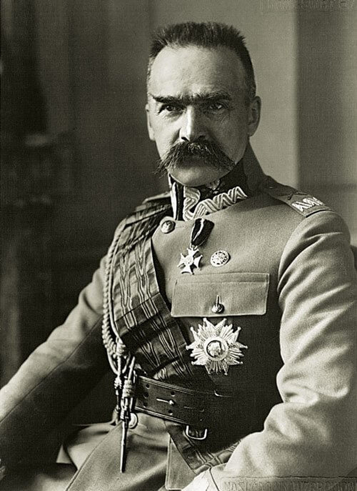 Józef Piłsudski około 1930 roku, źródło: wolnedzwieki.pl