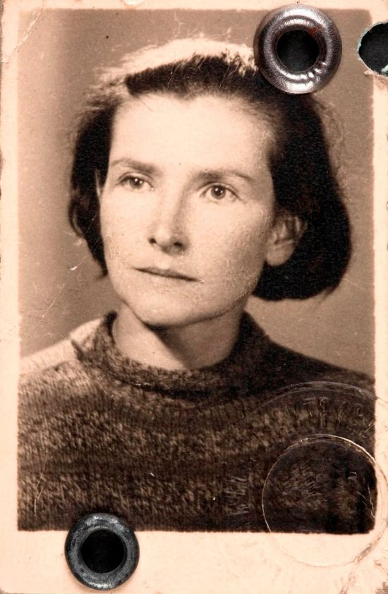Maria Jarema, zdjęcie legitymacyjne, źródło: Muzeum Narodowe w Krakowie
