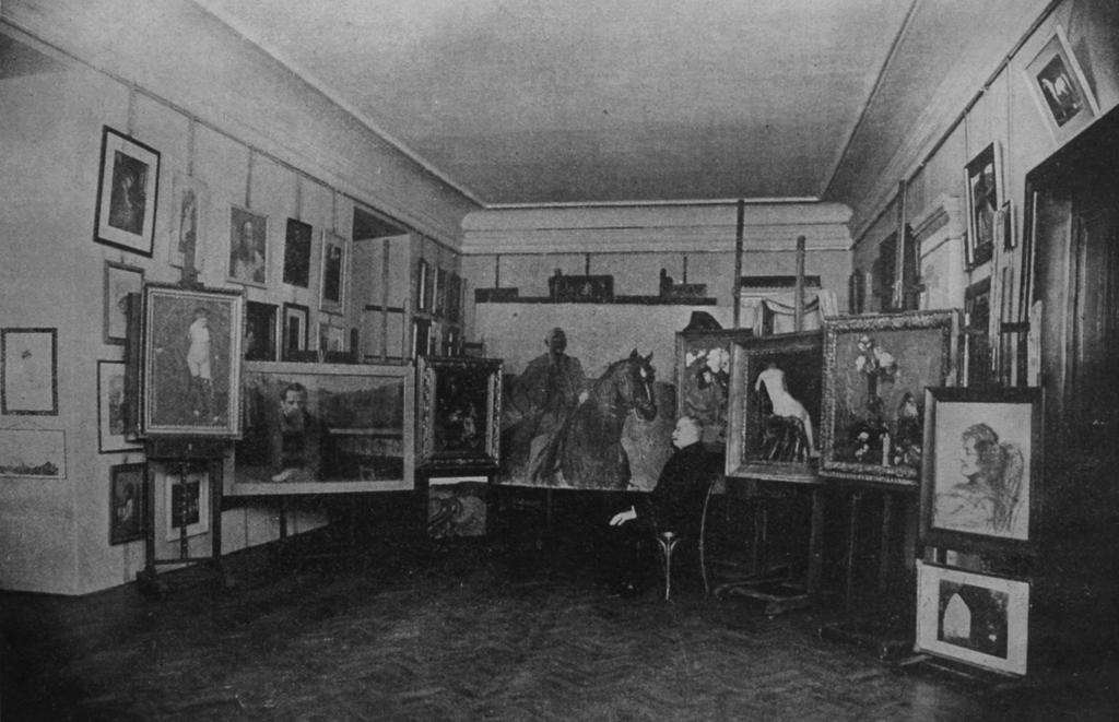 Zygmunt Sarnecki w nowej siedzibie Salonu "Ars" przy ulicy św. Jana w 1907 roku, źródło: "Nowości Illustrowane" 1907, nr 37