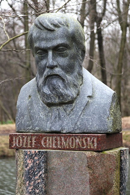 Popiersie Chełmońskiego w parku pałacowym w Radziejowicach, źródło: archiwum autora