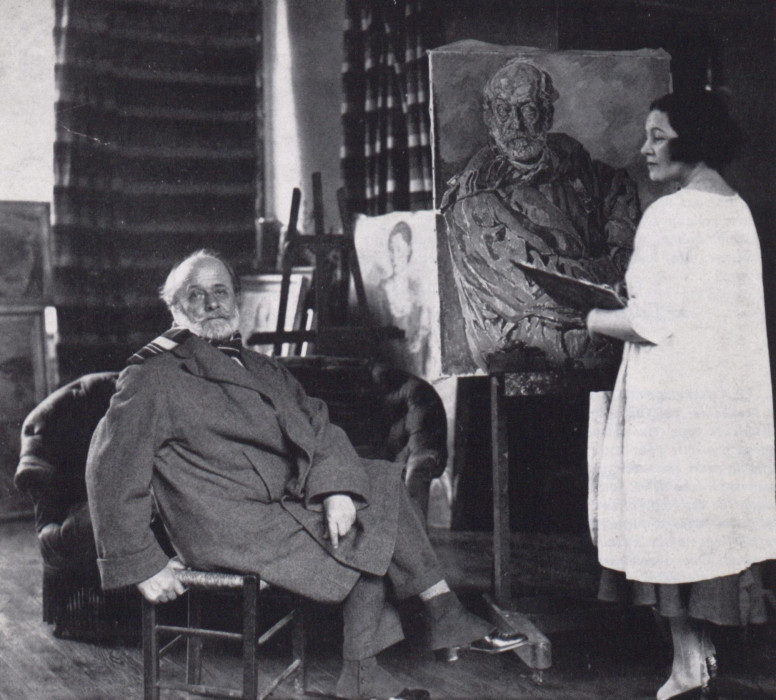 Mela Muter podczas pracy nad portretem Auguste'a Perreta, ok. 1930 roku, źródło: Archiwum Emigracji i Muzeum Uniwersyteckie w Toruniu