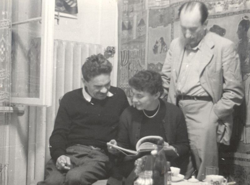 Jacek Żuławski, Józefa Wnukowa i Artur Nacht-Samborski we wnętrzu willi Bergera,  Sopot 1947 rok, fotografia archiwalna